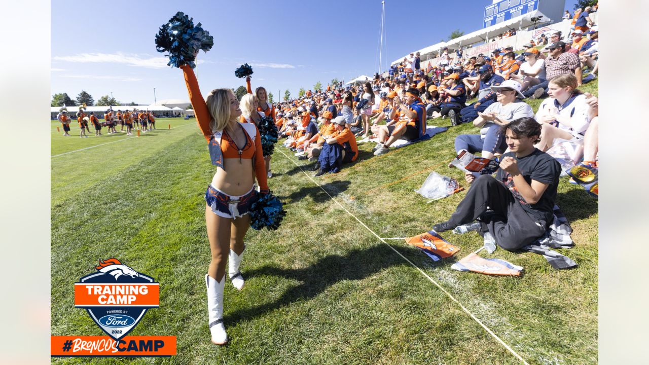 Broncos Stadium training camp practice draws more than 21,000 fans