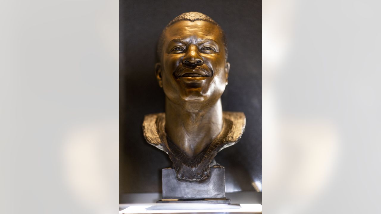 Franklin Mint, Football HOF Introduce Bronze Mini Busts - Sports