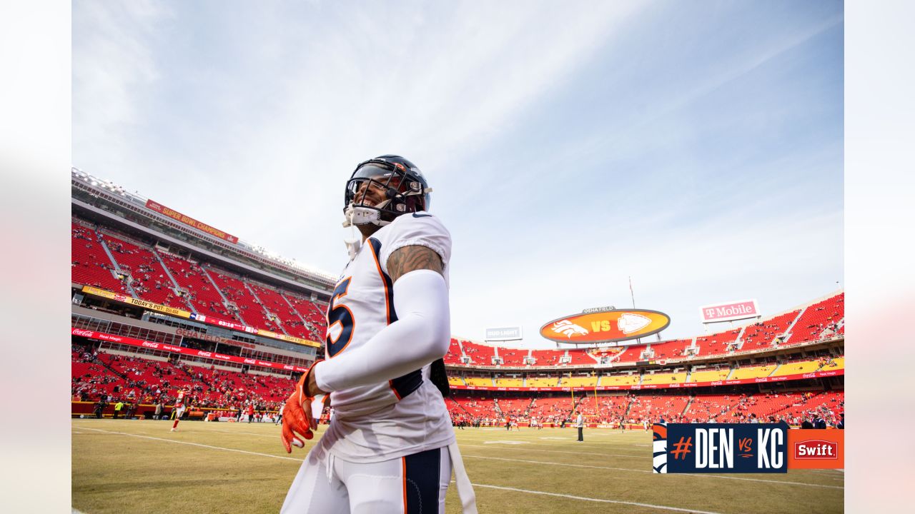 Pregame photos: Broncos arrive and prepare for Week 17 game vs. Chiefs