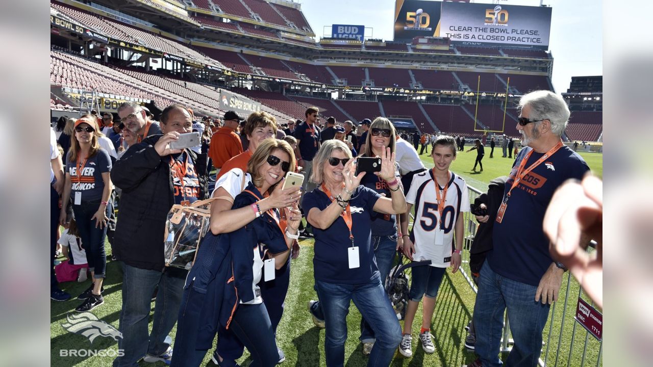 Peyton Manning meets with Demaryius Thomas' mother after Super