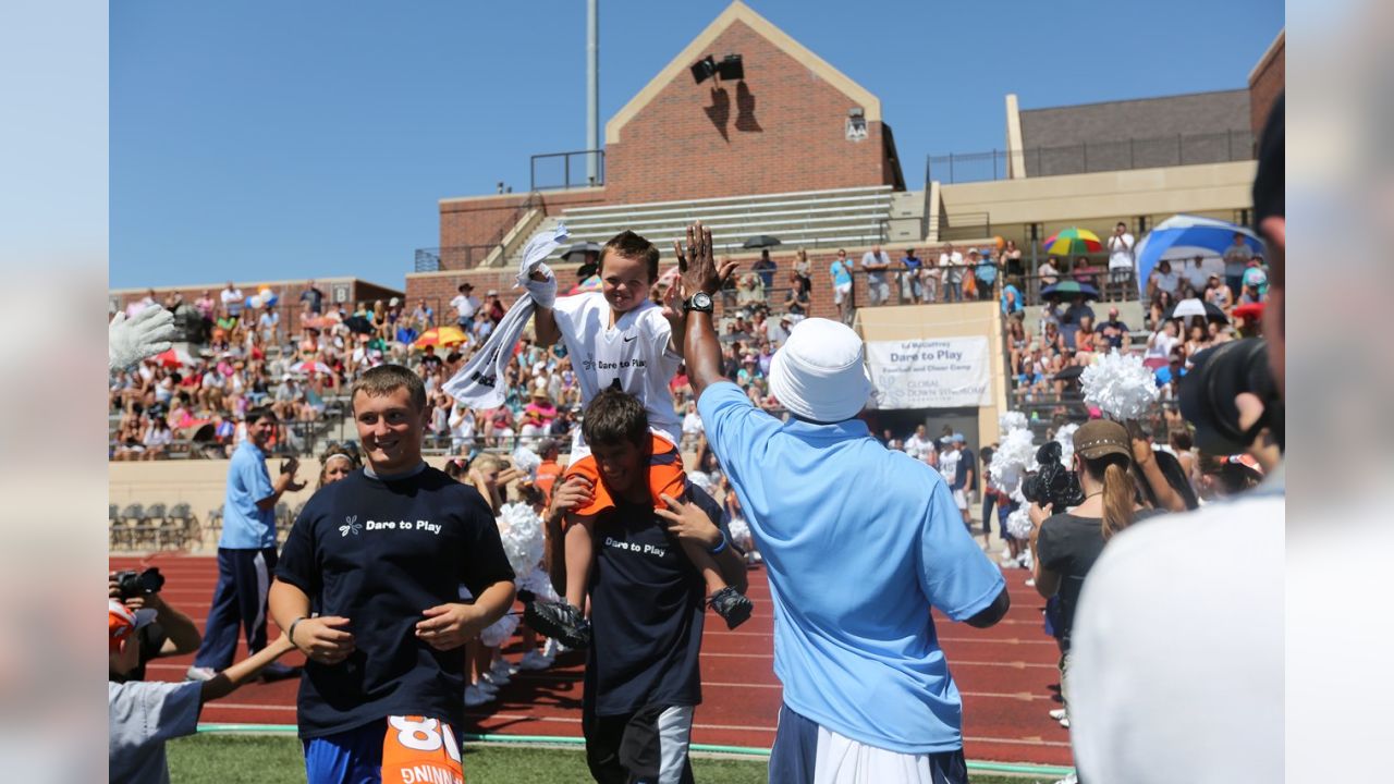 Brian Dawkins, USAA host football boot camp for military service members