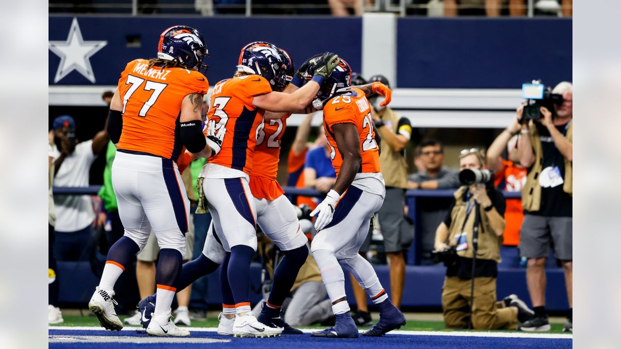 PHOTOS: Denver Broncos upset Dallas Cowboys in NFL Week 9 – The Denver Post