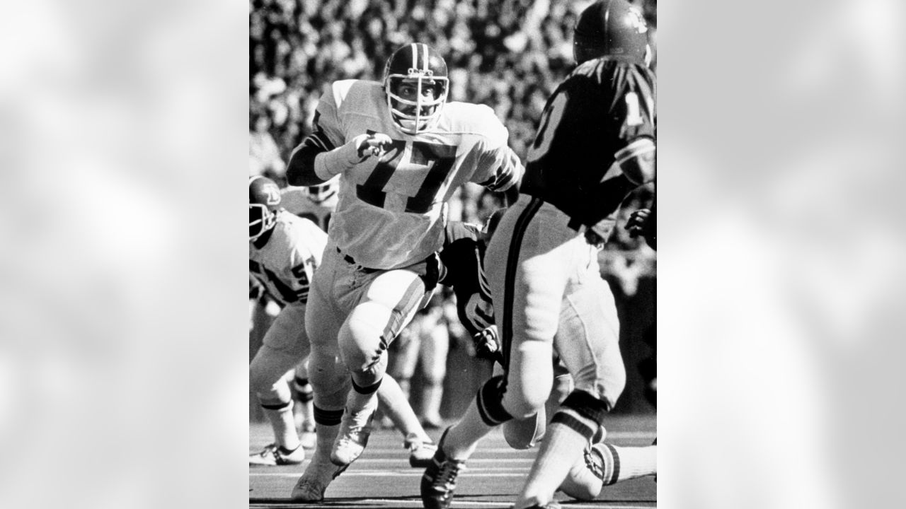 Lyle Alzado Of The Denver Broncos Framed Print by Bettmann 