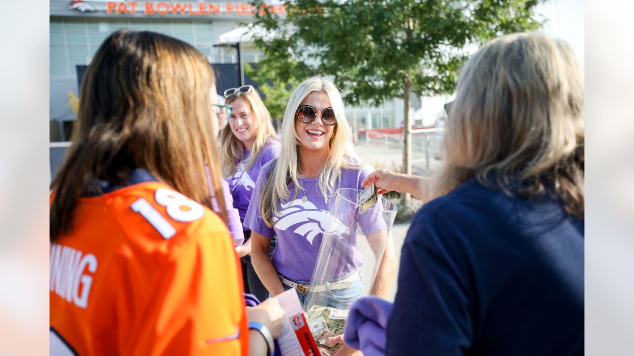 Aiding Alzheimer's Association personal for Broncos, Bowlens