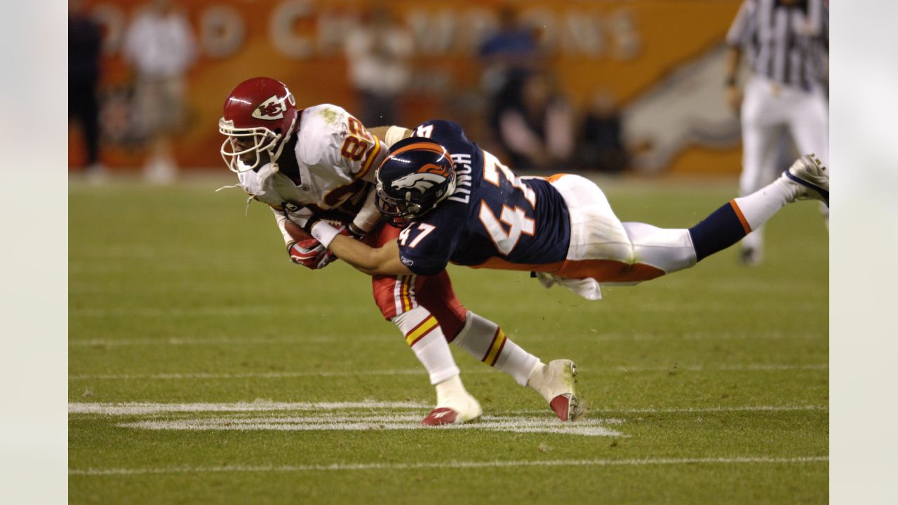 JOHN LYNCH 8X10 PHOTO DENVER BRONCOS PICTURE NFL FOOTBALL