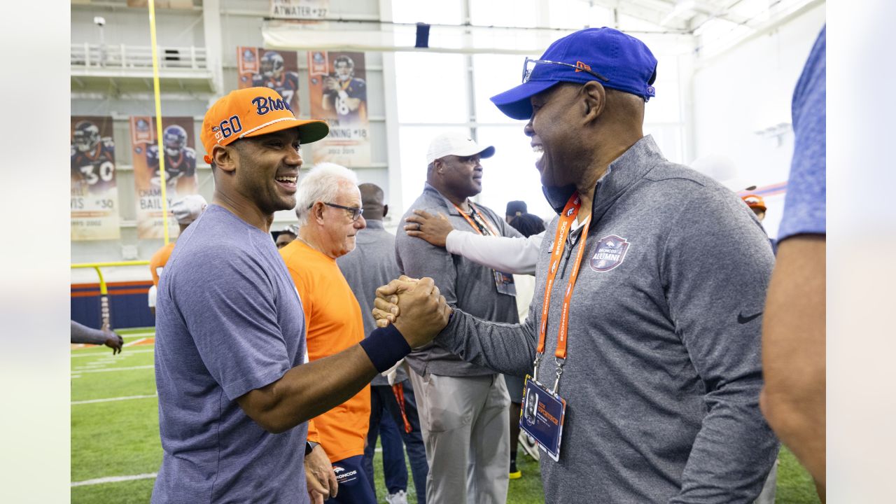 It's great to be back': Super Bowl XXXIII alumni, Ring of Famers take in  Broncos practice ahead of Week 2