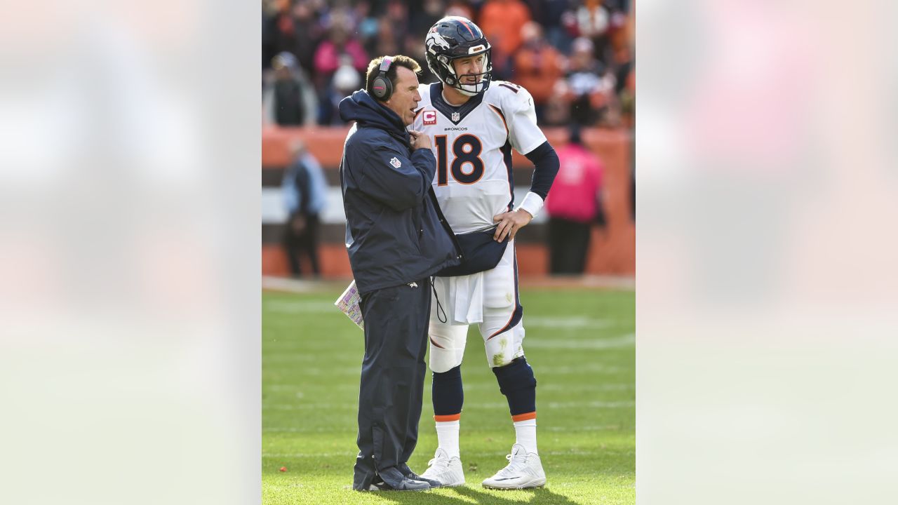 Broncos' Gary Kubiak breaks up postgame shouting match after loss to  Patriots