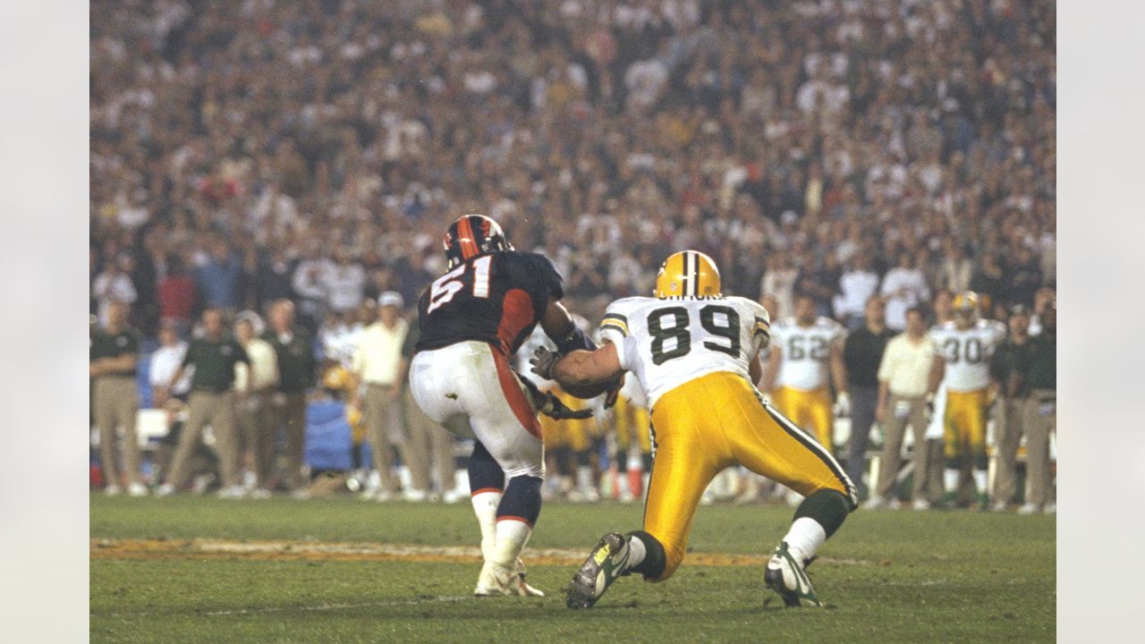 Denver Broncos' John Elway (7) gives a high five to a teammate after their  victory over the Green Bay Packers in Super Bowl XXXII at Qualcomm Stadium  in San Diego Sunday, Jan.