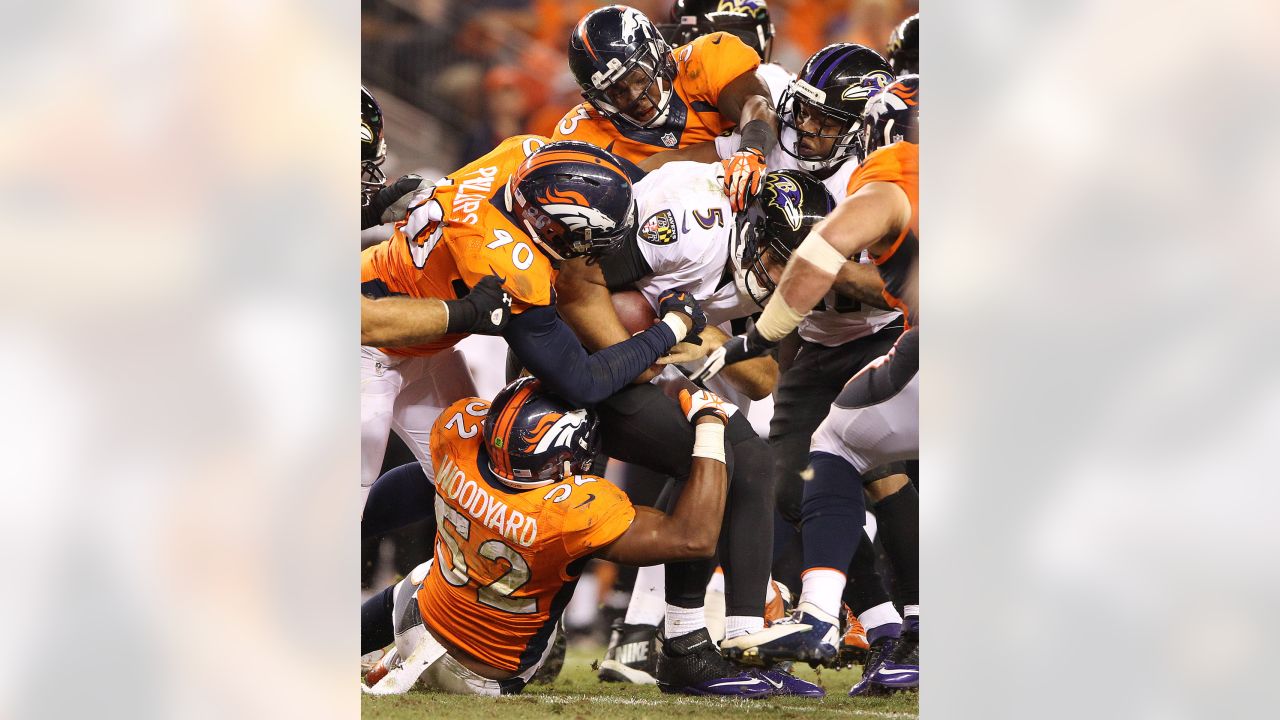 September 15, 2013: Denver Broncos quarterback Peyton Manning (18) signals  a touchdown during a week 2 NFL matchup between the Denver Broncos and the  Stock Photo - Alamy