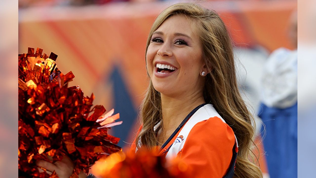 Video This Denver Broncos cheerleader is also fighting COVID-19 as an ICU  nurse - ABC News