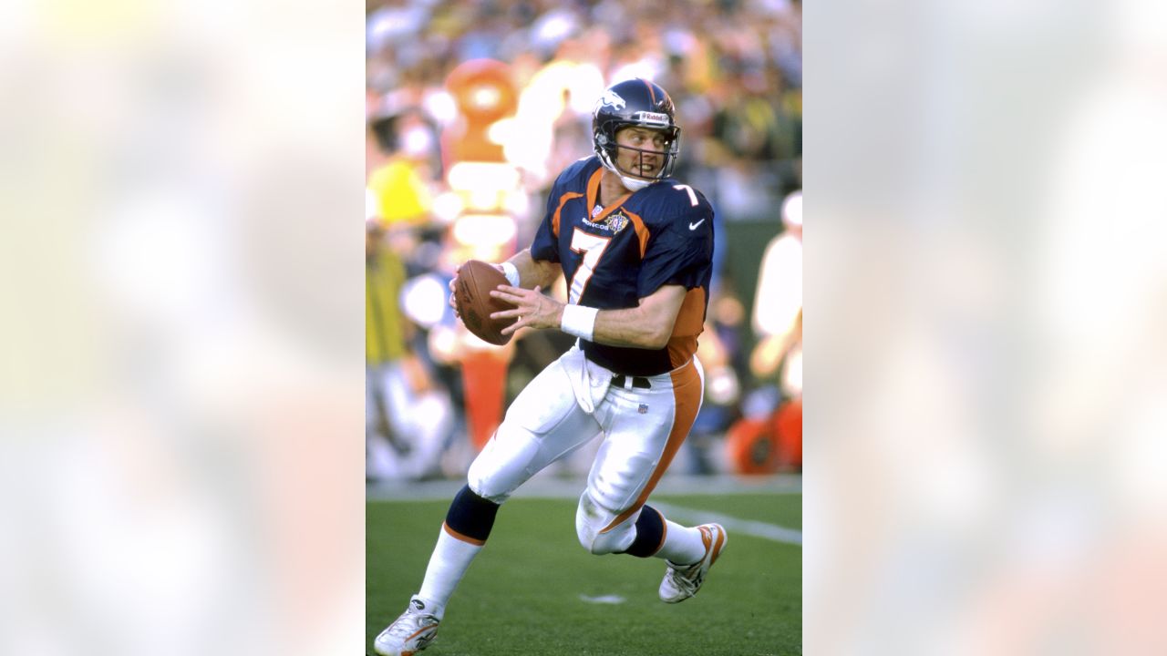 NFL FILE: Terrell Davis of the Denver Broncos during Super Bowl XXXII  against the Green Bay Packers in San Diego, California. (Icon Sportswire  via AP Images Stock Photo - Alamy