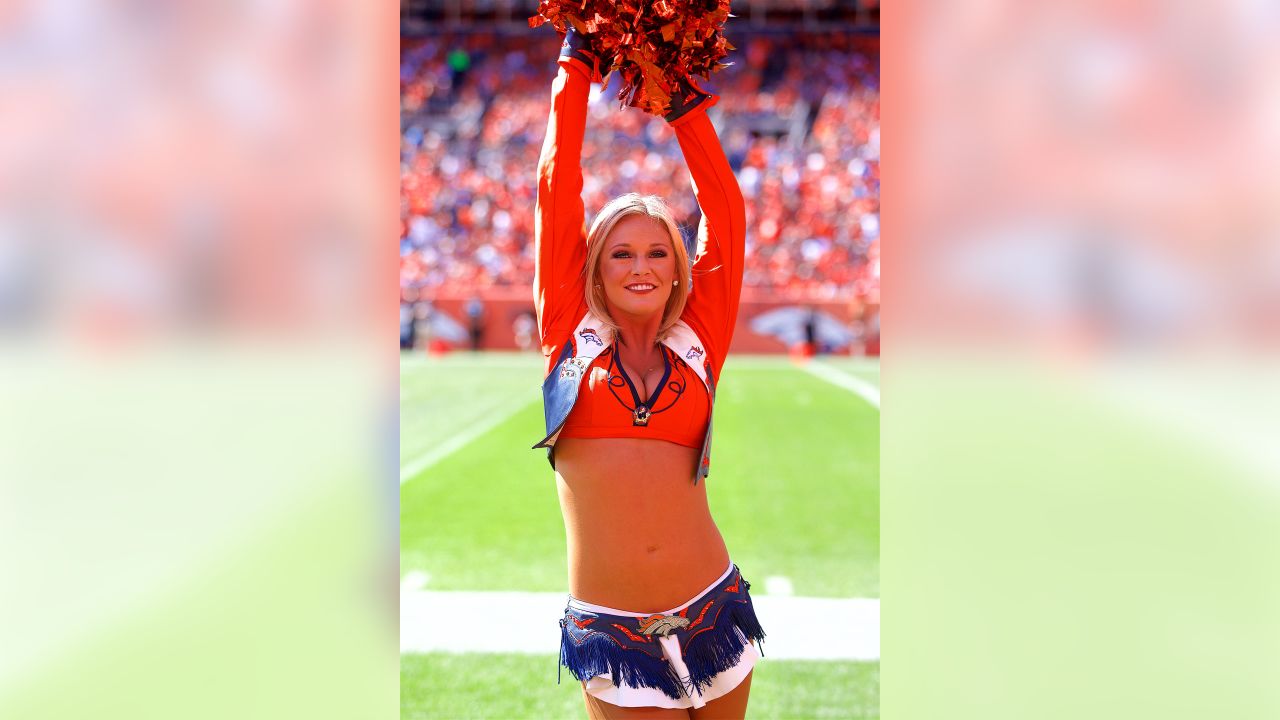 Denver Broncos Cheerleaders. - Picture of Secrets Maroma Beach