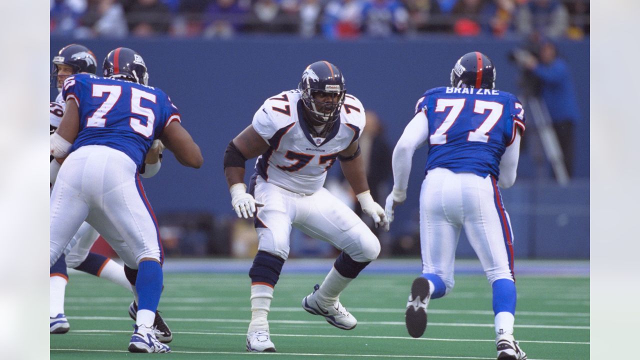 Denver Broncos running back Tony Jones Jr.'s TD run extends Broncos' lead  to 23-0 over Los Angeles Rams