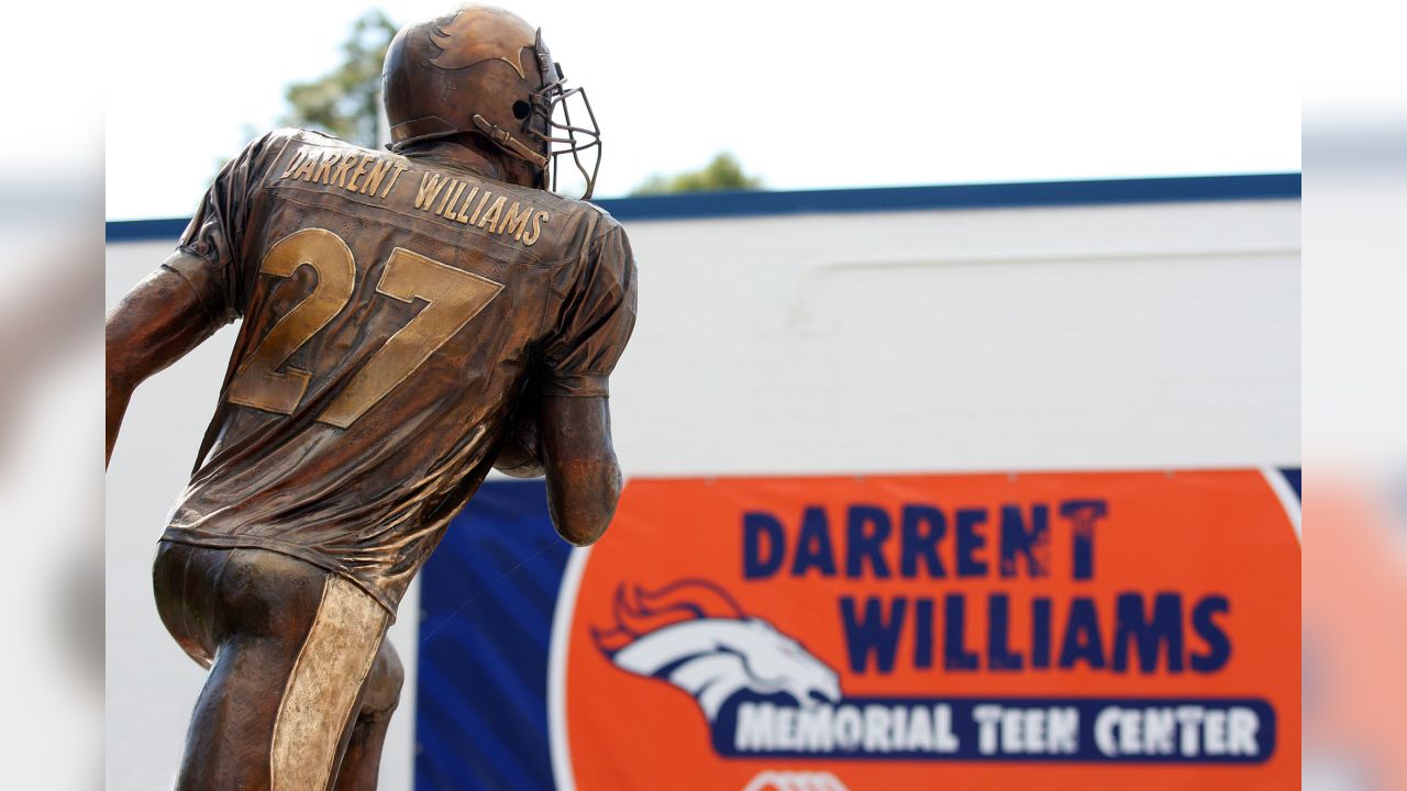 Denver Broncos on X: Congratulations to @jsimms1119 on being the first  three-time recipient of the Darrent Williams Good Guy Award. 