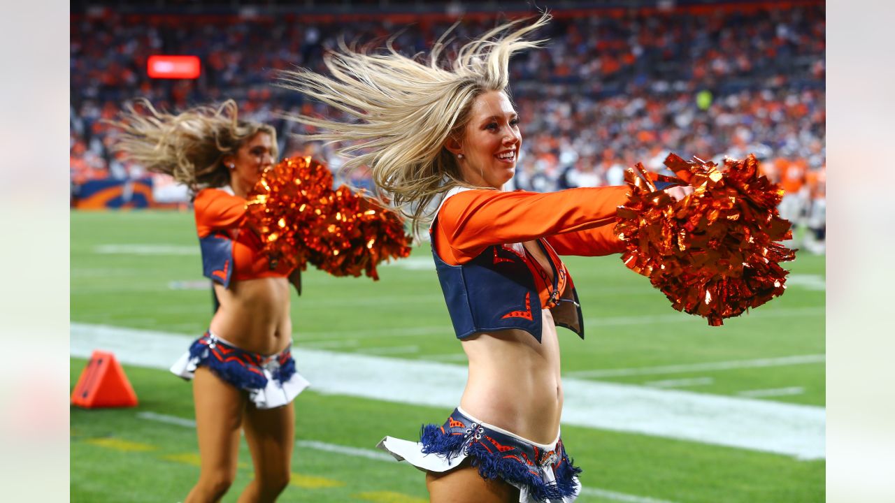 Denver Broncos cheerleaders during an NFL preseason football game, Aug. 27,  2022, in Denver. (AP Photo/David Zalubowski Stock Photo - Alamy