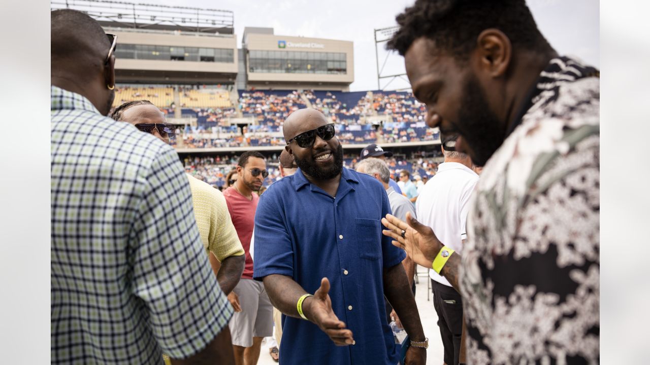 Hall of Fame linebacker DeMarcus Ware shares powerful message of  forgiveness to his father during Hall of Fame enshrinement speech