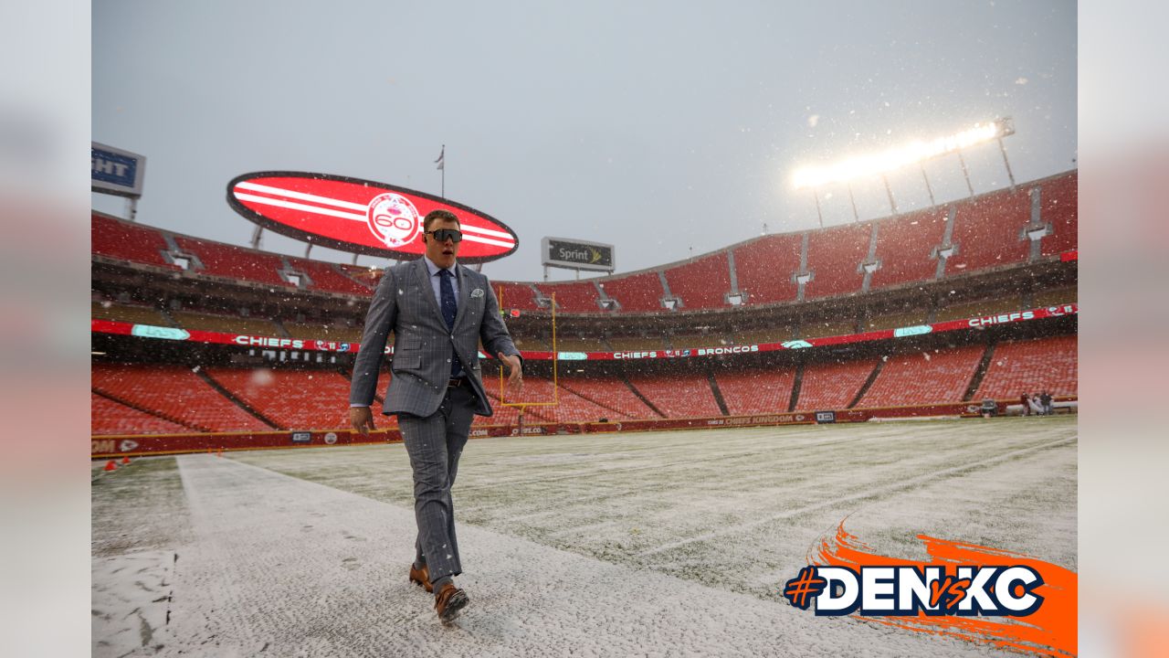 PHOTOS: Chiefs romp Broncos at snow-covered Arrowhead