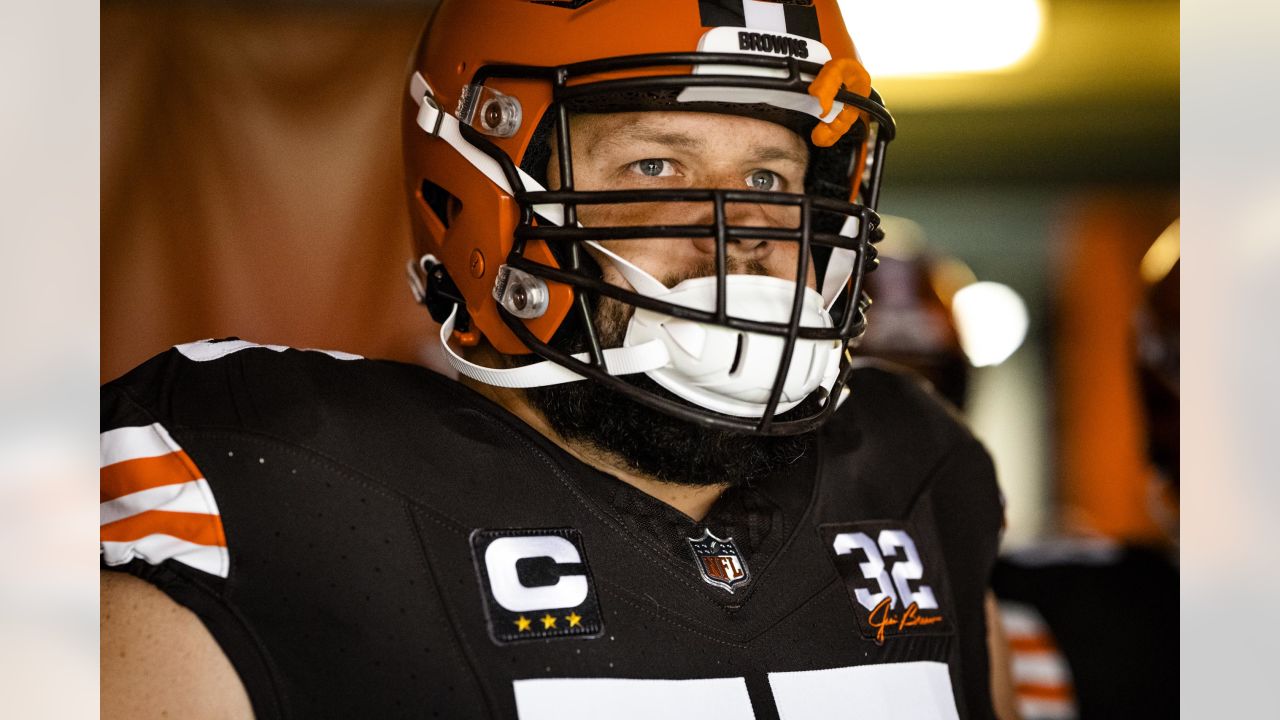 November 03, 2019: Cleveland Browns offensive guard Wyatt Teller (77) looks  to make a block in the first half of the game between Denver and Cleveland  at Empower Field in Denver, CO.