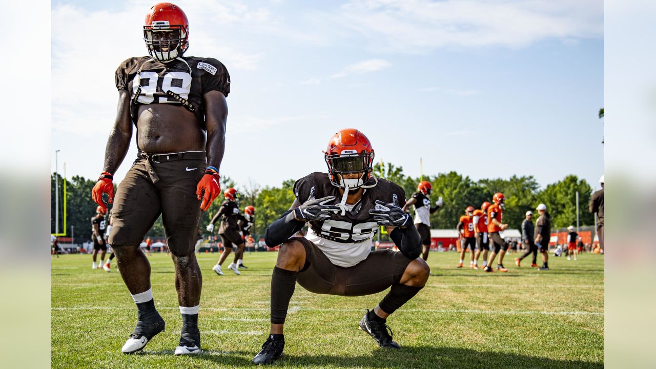 Cleveland Browns linebacker Sione Takitaki runs through a drill during  practice at the NFL football team's training facility Monday, Aug. 24,  2020, in Berea, Ohio. (AP Photo/Ron Schwane Stock Photo - Alamy