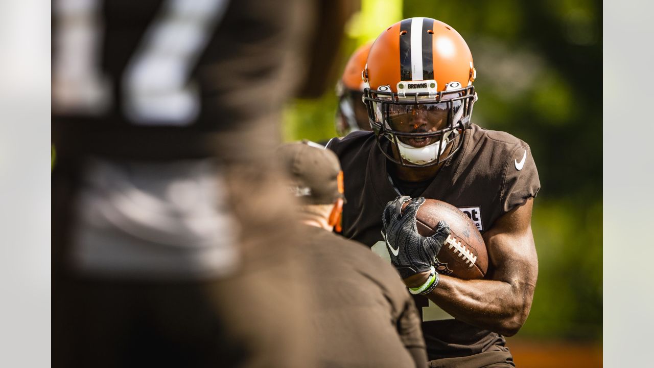 Browns' Myles Garrett practices after foot issue; tackle Jack Conklin is in  concussion protocol Ohio & Great Lakes News - Bally Sports