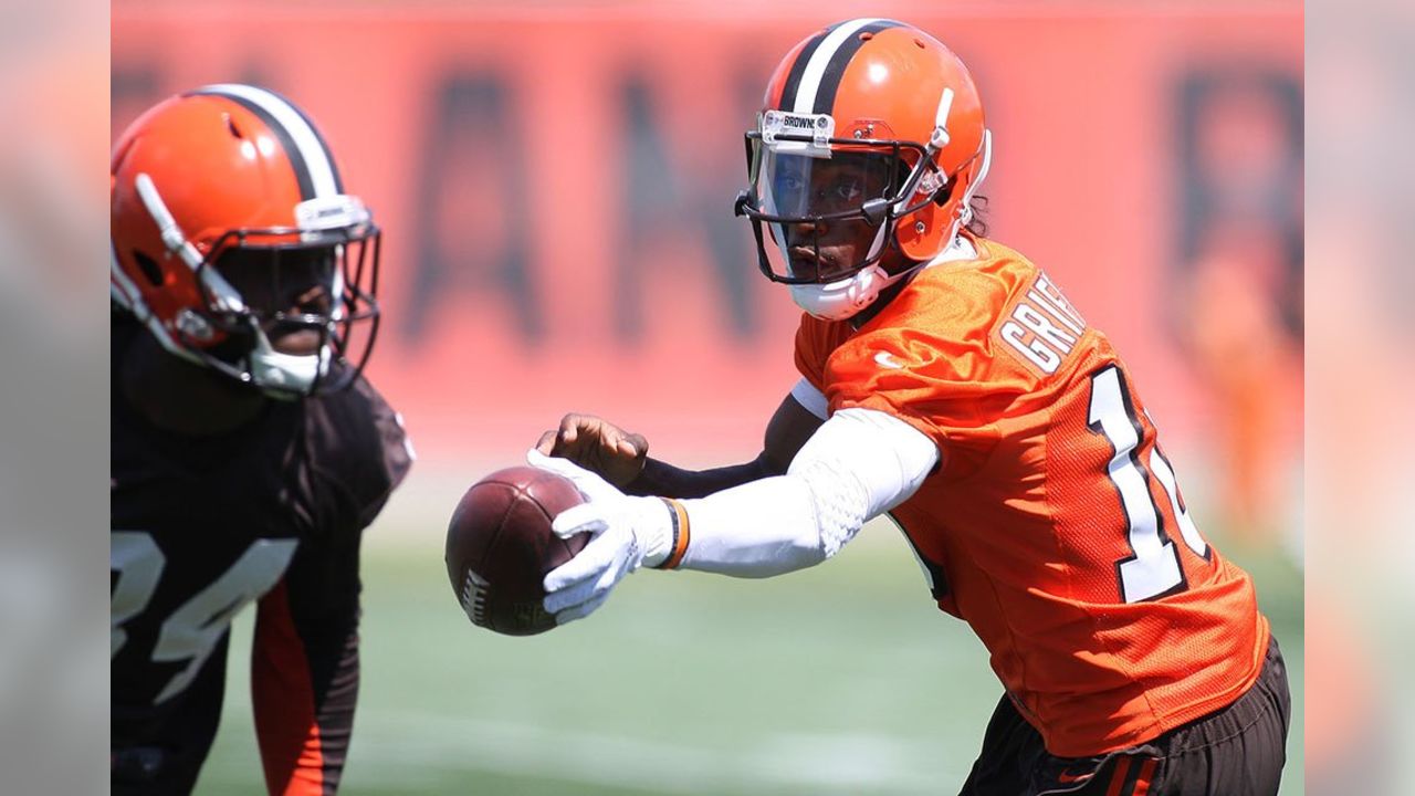 Cleveland Browns' Hue Jackson wants consistency from Robert Griffin III