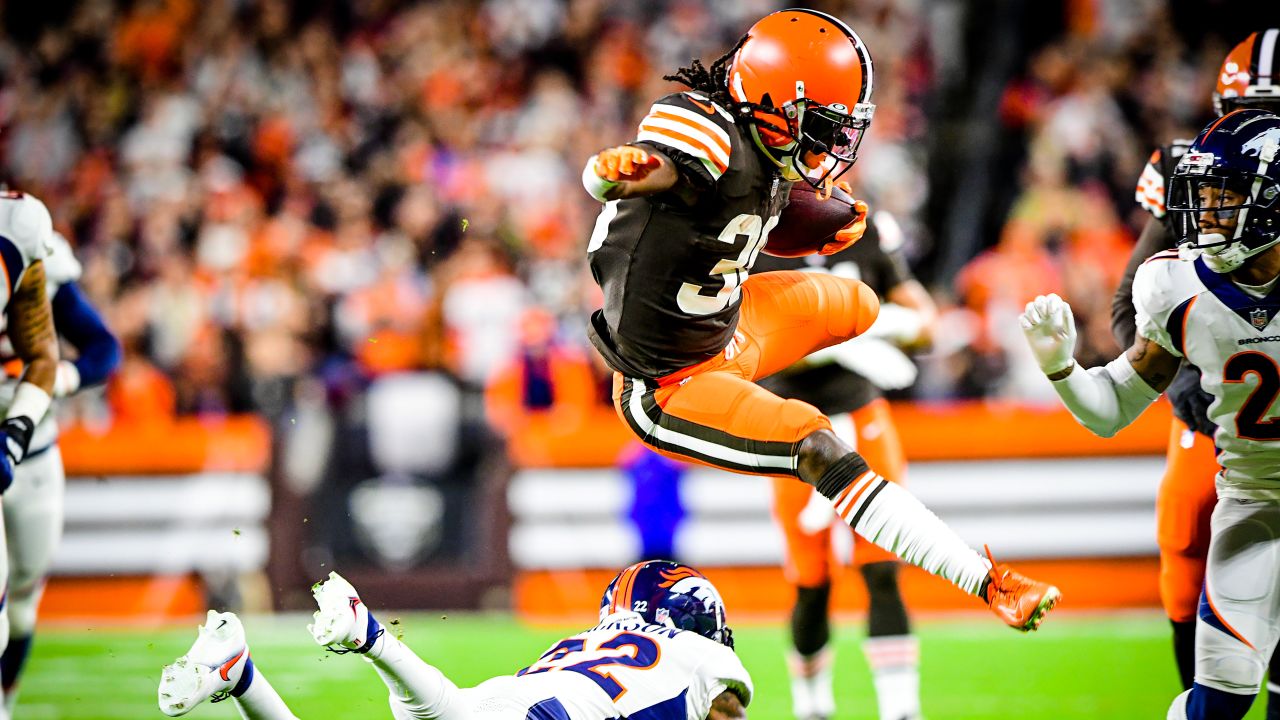 D'Ernest Johnson runs wild in spot start, leads Browns over Broncos 