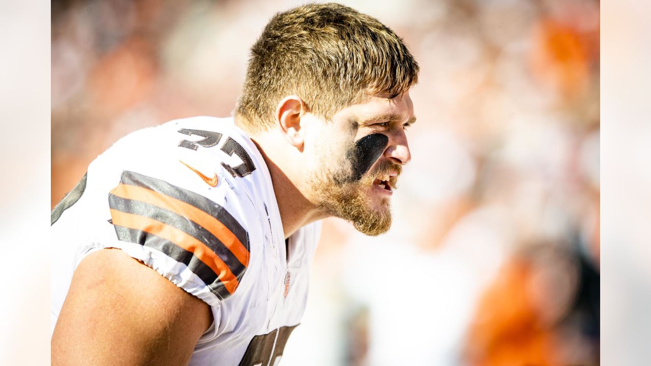 Cleveland Browns guard Wyatt Teller (77) looks to make a block during an  NFL football game against the Cincinnati Bengals, Sunday, Jan. 9, 2022, in  Cleveland. (AP Photo/Kirk Irwin Stock Photo - Alamy