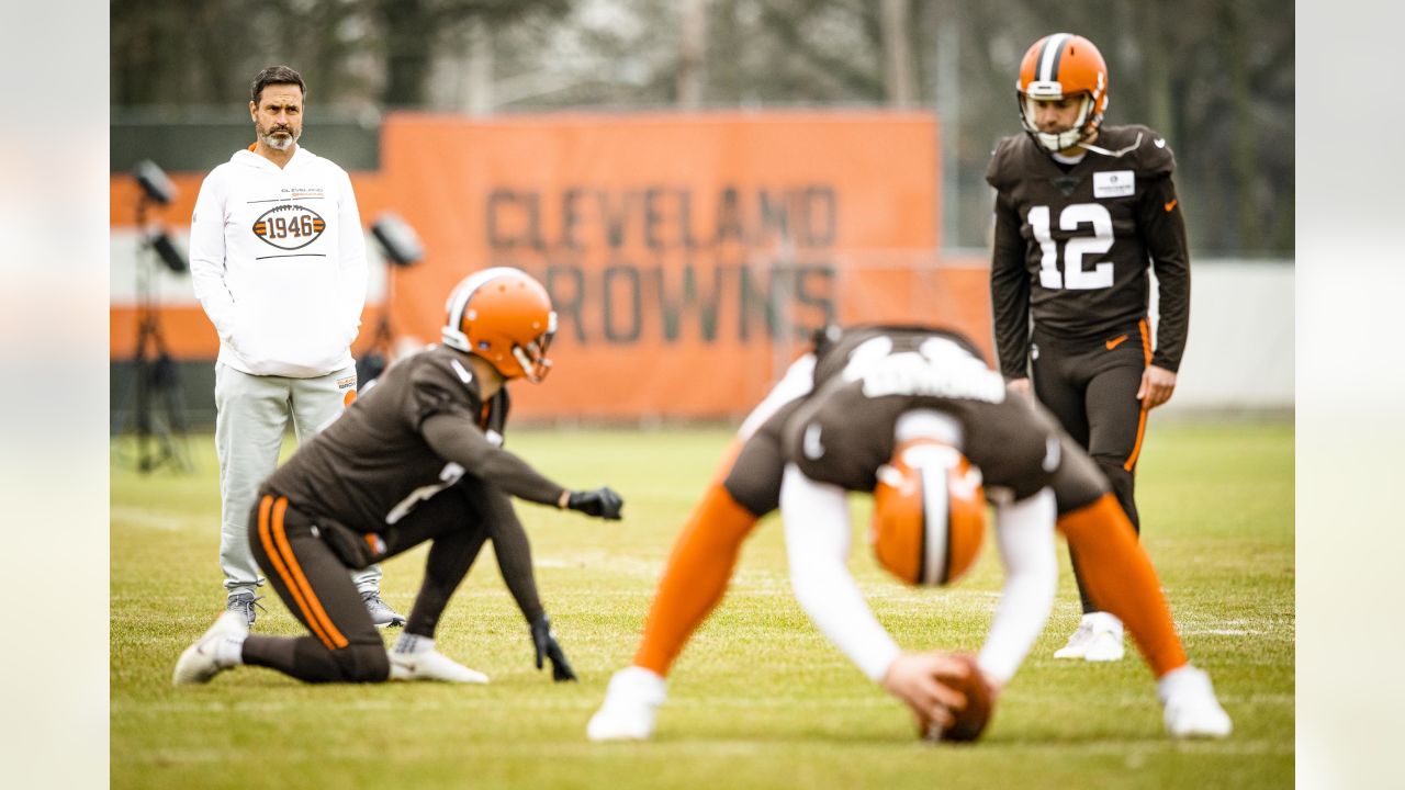 Kevin Stefanski COVID-19 news: Browns head coach latest to test positive in  Week 15 outbreak - DraftKings Network