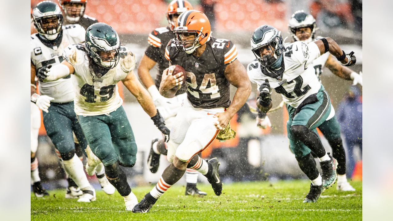 Cleveland Browns running back Nick Chubb participates in a drill during NFL  football practice in Berea, Ohio, Tuesday, Aug. 16, 2022. (AP Photo/David  Dermer)