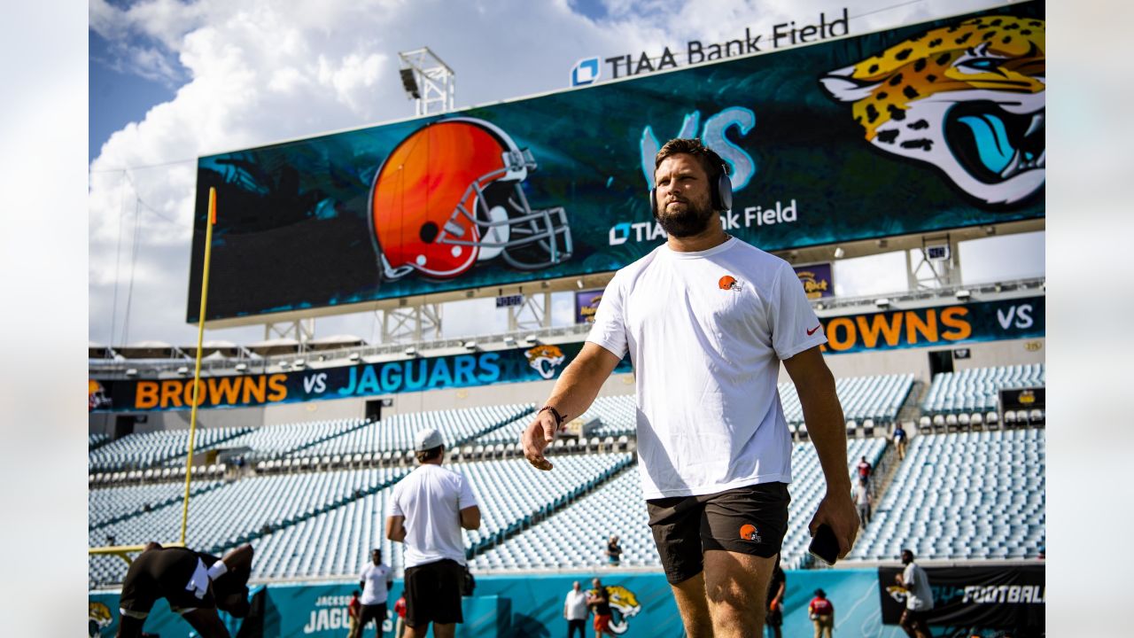 Cleveland Browns quarterback Josh Rosen throws during an NFL football  practice in Berea, Ohio, Sunday, Aug. 7, 2022. (AP Photo/David Dermer Stock  Photo - Alamy