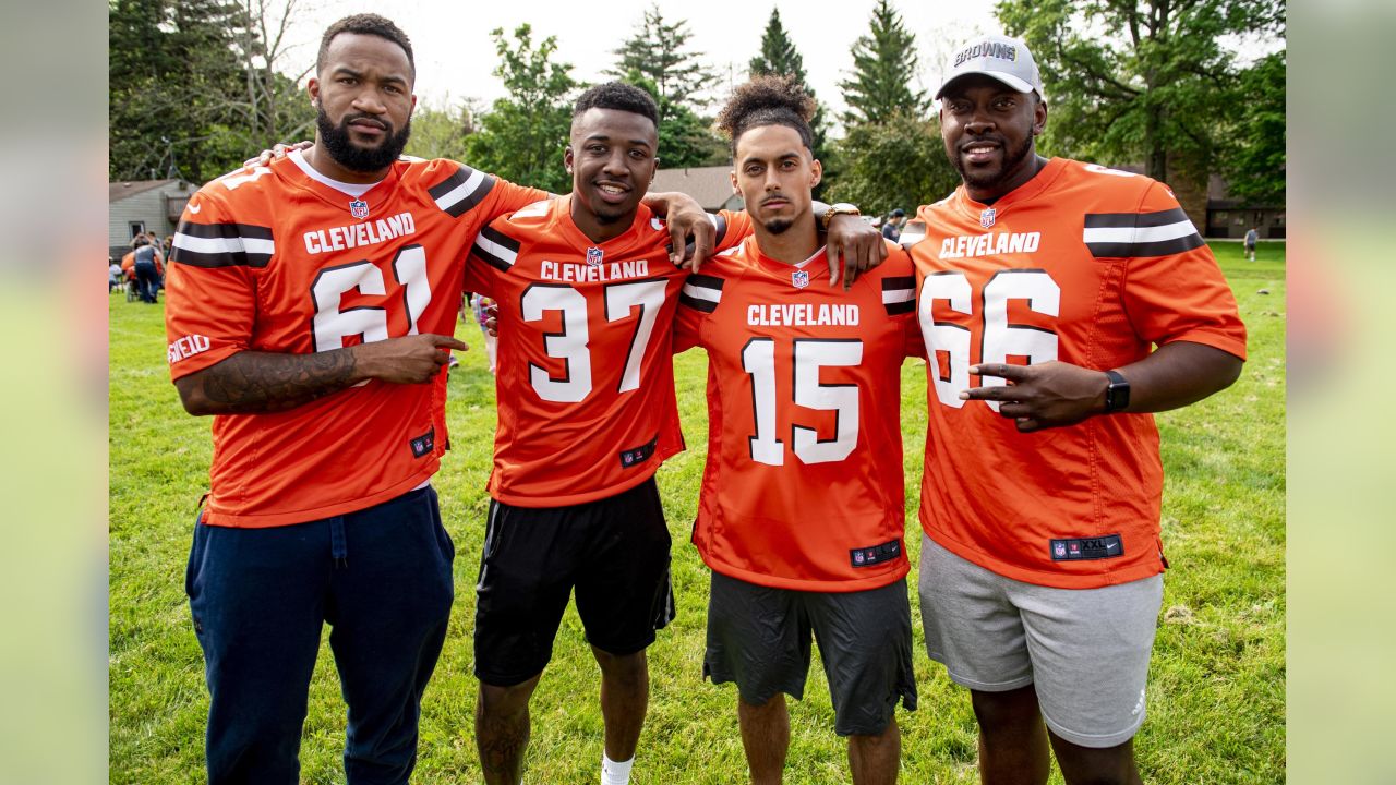 Adapted Football League players learn from the pros, Strongsville