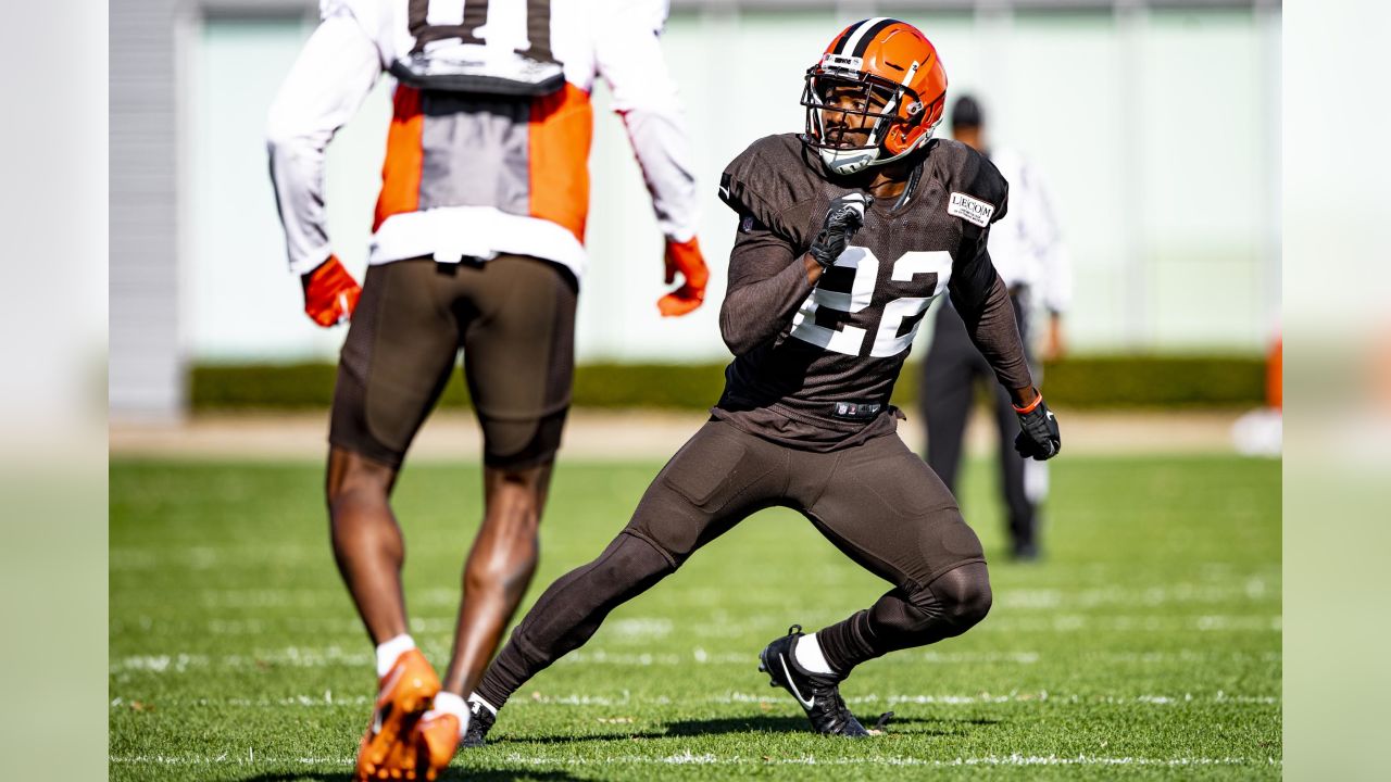 Browns top cornerback Denzel Ward limited in practice