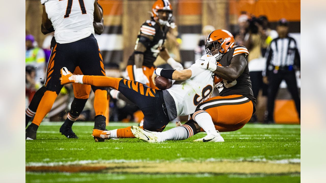 Cleveland Browns defensive end Isaiah Thomas (58) runs off of the