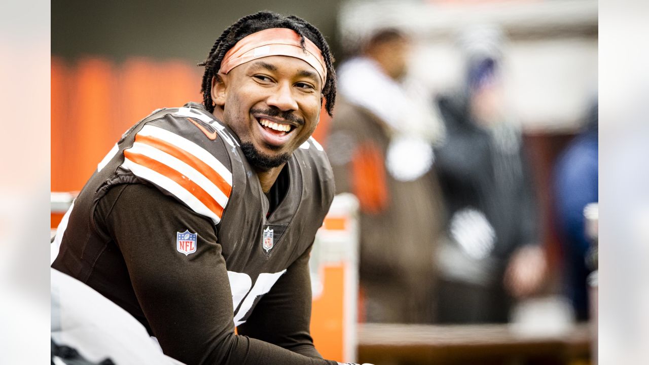 Cleveland Browns wide receiver Derrick Willies (84) holds off Cleveland  Browns defensive back Sheldrick Redwine (33) after a pass reception during  practice at the NFL football team's training facility Wednesday, July 31