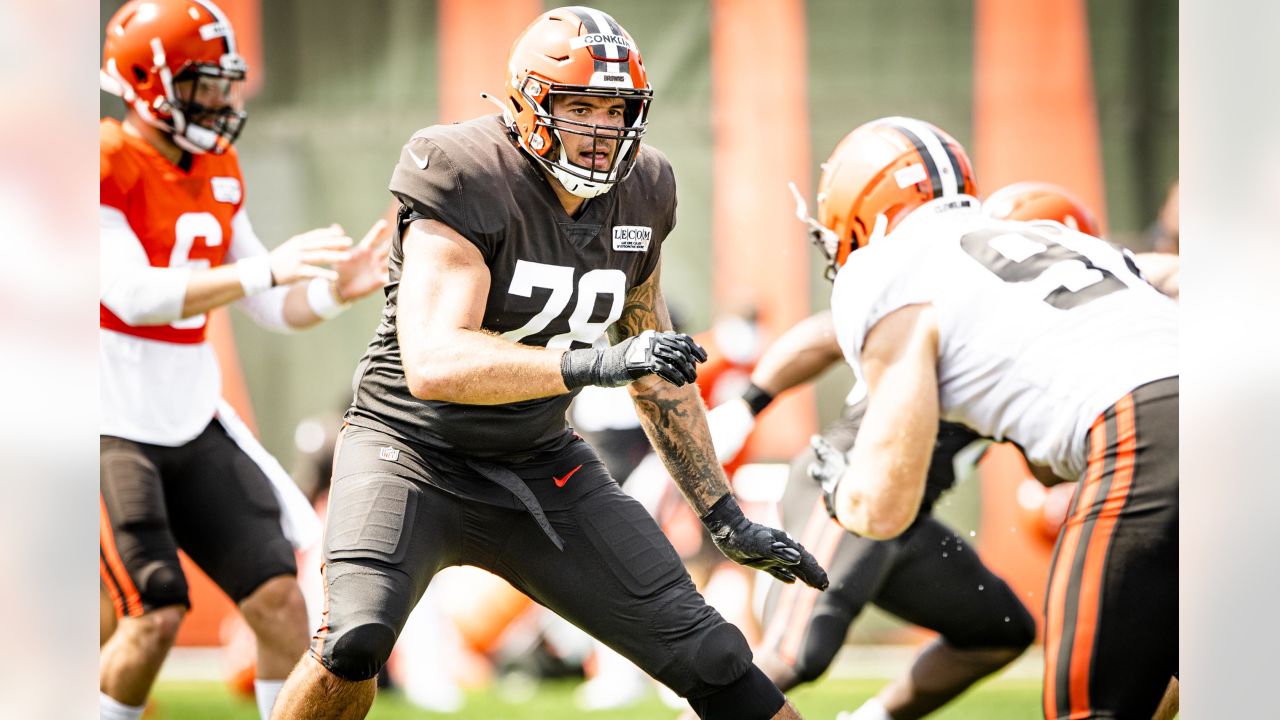 Cleveland Browns fullback Johnny Stanton runs through a drill during an NFL  football practice at the team's training facility Wednesday, June 9, 2021,  in Berea, Ohio. (AP Photo/Ron Schwane Stock Photo - Alamy