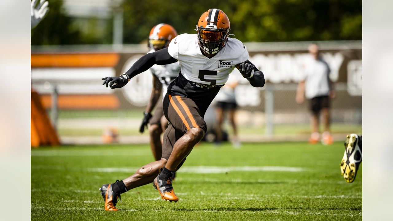 Cleveland Browns quarterback Jacoby Brissett (7) warms up before an NFL  football game against the Carolina Panthers on Sunday, Sept. 11, 2022, in  Charlotte, N.C. (AP Photo/Rusty Jones Stock Photo - Alamy