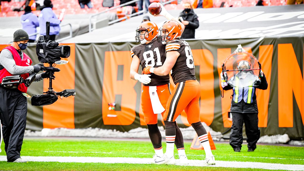 Browns-Steelers playoff showdown set for Sunday in primetime