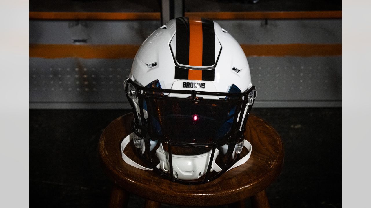 Browns unveil white alternate throwback helmets