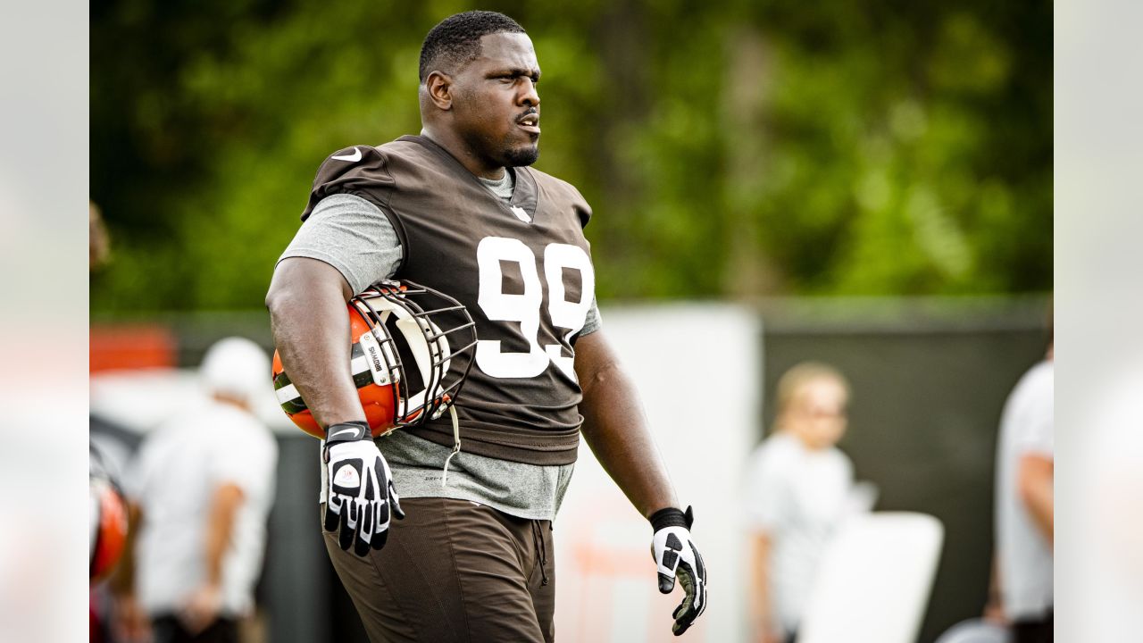 Kevin Stefanski classily drove a game ball out to Nick Chubb's house