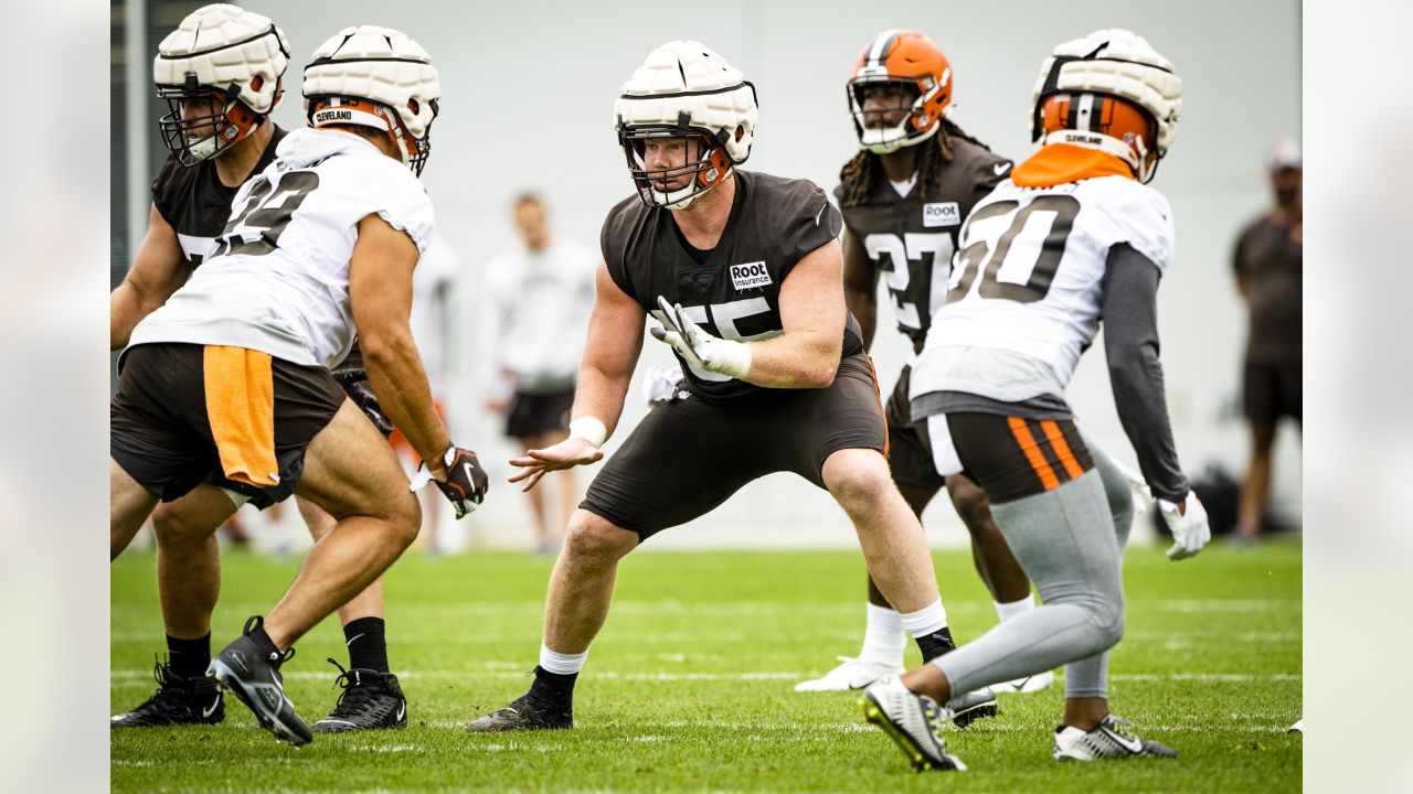 BrownsCamp Daily: Ethan Pocic steps into first-team center role