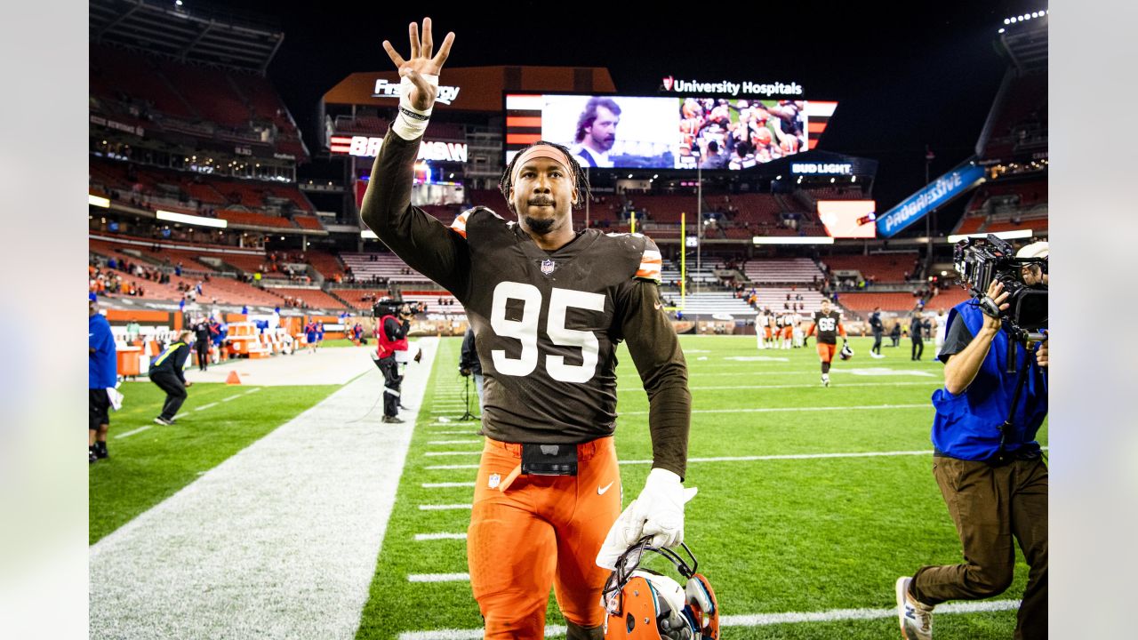 Cleveland Browns offensive tackle Chris Hubbard (74) looks to make a block  during an NFL football game against the Indianapolis Colts, Sunday, Oct.  11, 2020, in Cleveland. (AP Photo/Kirk Irwin Stock Photo - Alamy