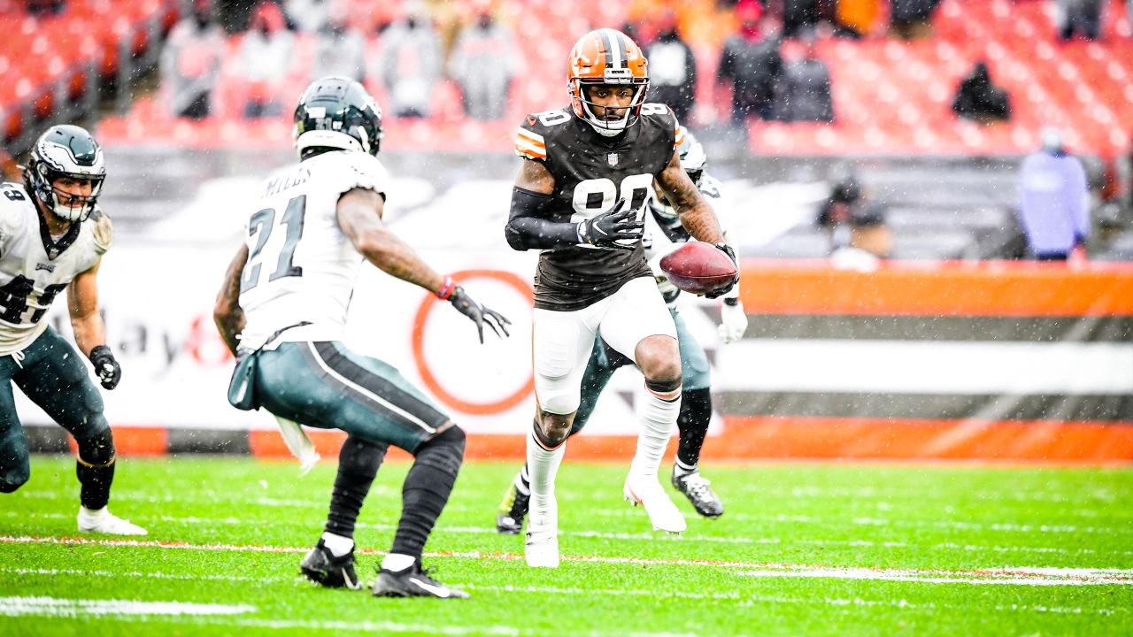 Browns, community honors Nick Chubb in Week 3, Kevin Stefanski drives the  extra mile(s) - Dawgs By Nature