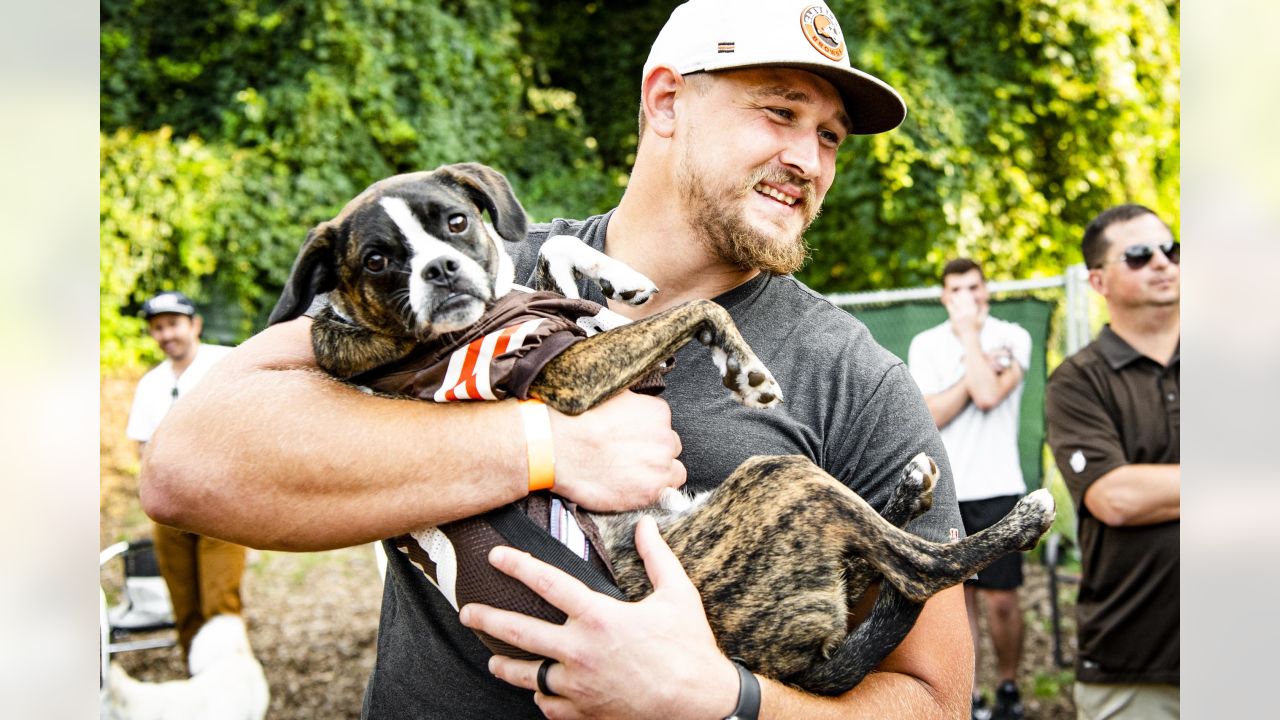 New dog owner Myles Garrett to meet his fellow Dawgs at play date Wednesday