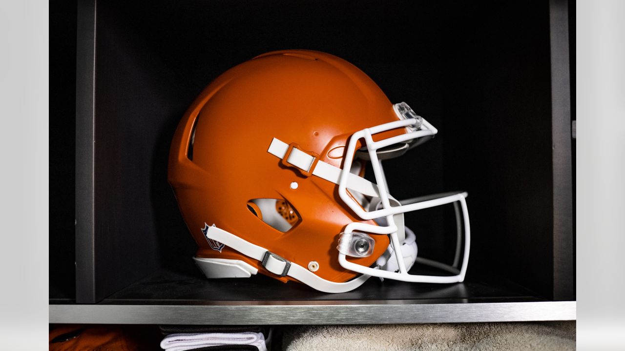 Browns reveal alternate white helmets #fyp #reels #clevelandbrowns