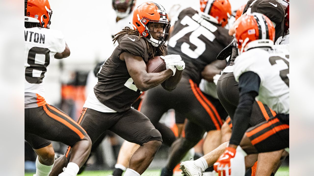 Browns welcome back RB Kareem Hunt