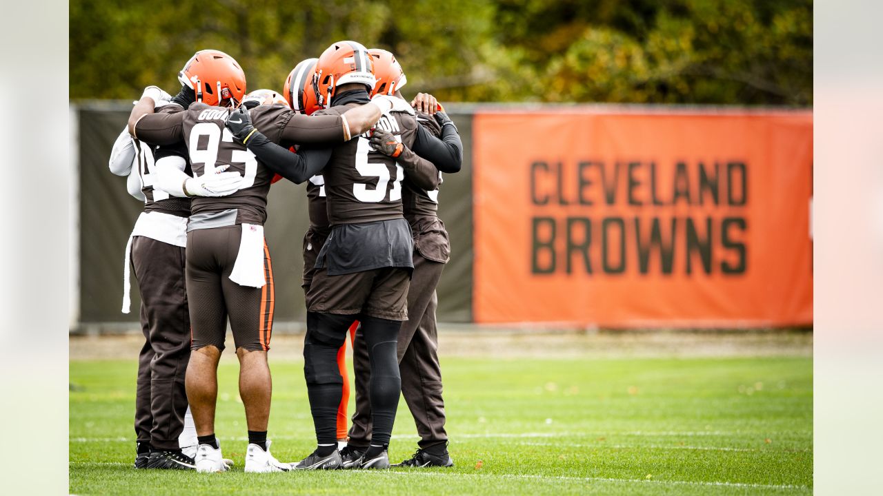 Cleveland Browns linebacker Mack Wilson (51) takes a knee during