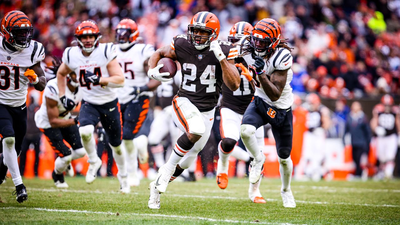 First Half Notes: Browns and Bengals in Rainy, Defensive Slug Fest - Sports  Illustrated Cleveland Browns News, Analysis and More