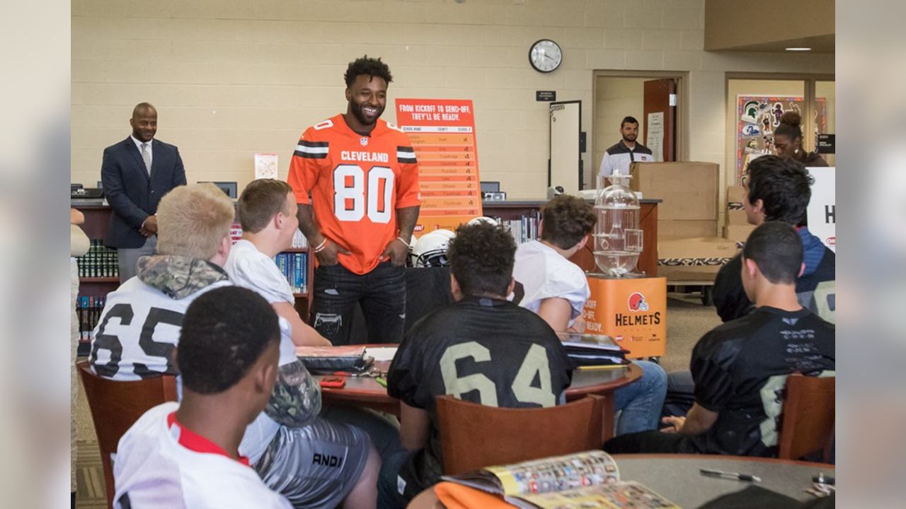 Jarvis Landry helps surprise Warren G. Harding High with new helmets