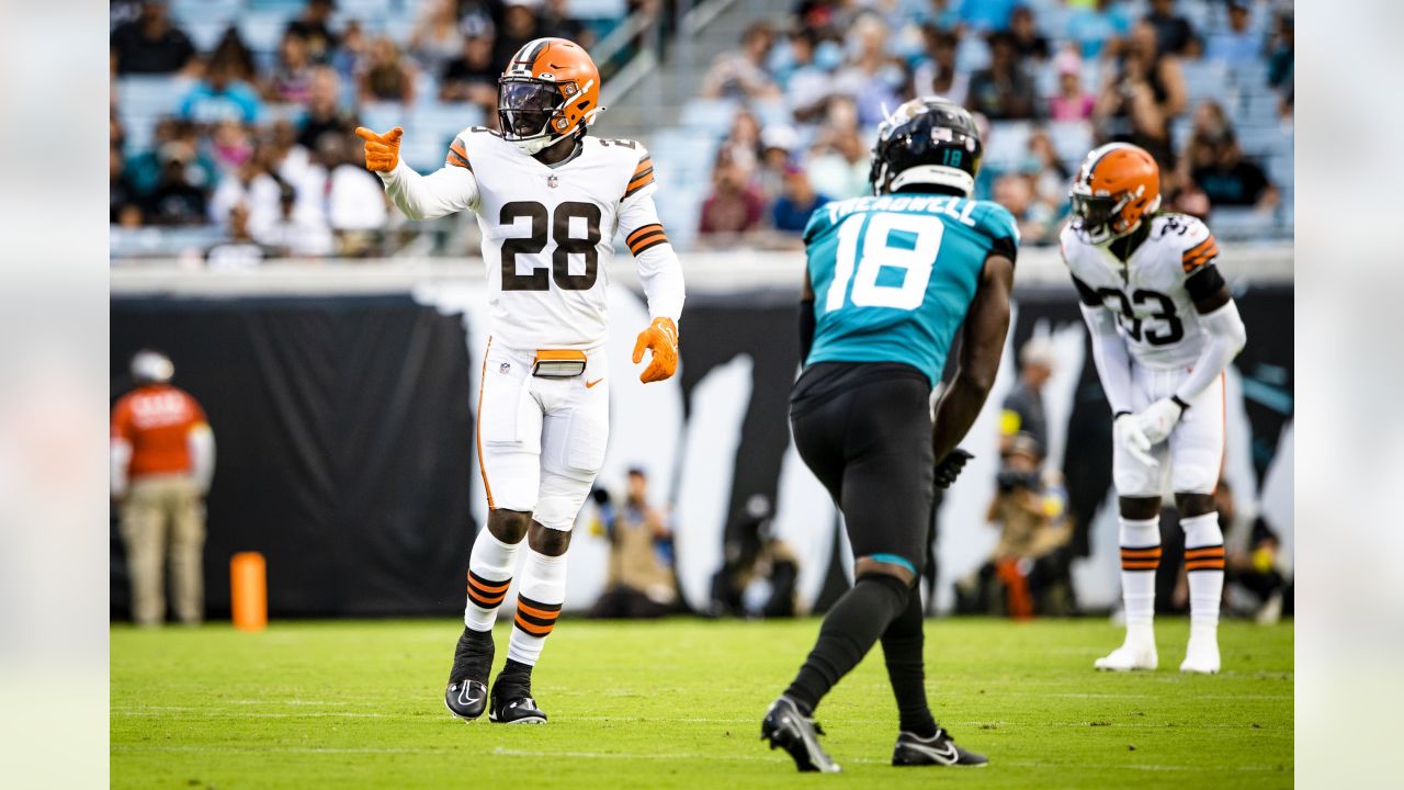 Cleveland Browns offensive tackle James Hudson (66) walks off the field  after an NFL football game against the Cincinnati Bengals, Sunday, Nov. 7,  2021, in Cincinnati. (AP Photo/Emilee Chinn Stock Photo - Alamy