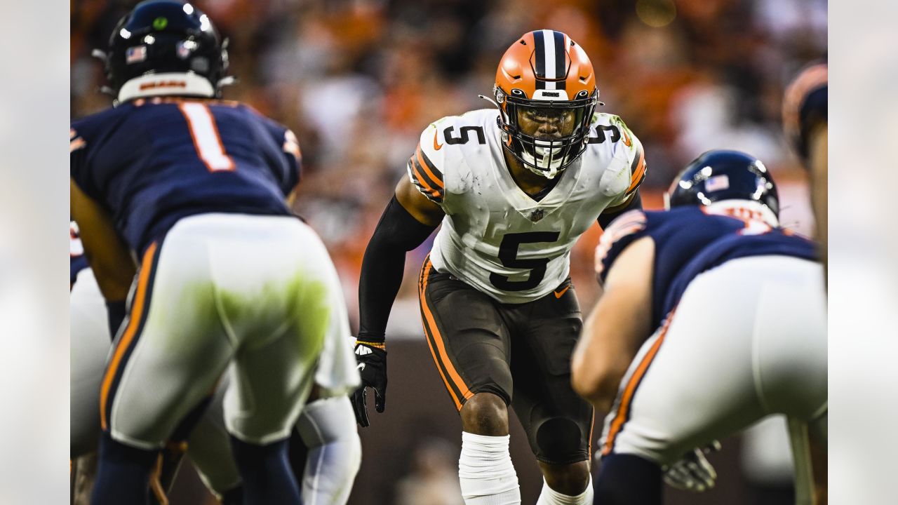 Cleveland Browns safety D'Anthony Bell (37) celebrates during an NFL  preseason football game against the Chicago Bears, Saturday, Aug. 27, 2022,  in Cleveland. The Bears won 21-20. (AP Photo/David Richard Stock Photo -  Alamy